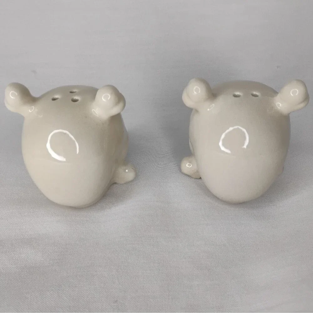 Skull Cross Bones Salt / Pepper Shakers Ceramic New Cream White 3